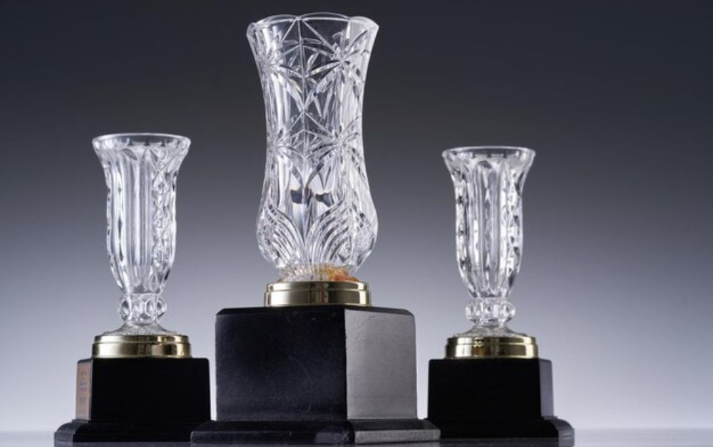 Best acrylic trophy and words maker