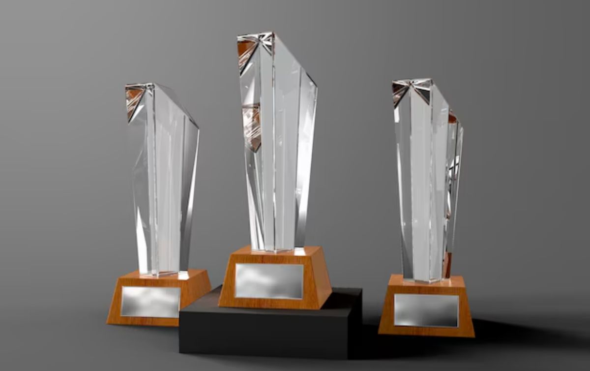 Customized Acrylic Trophies Suppliers in Dubai