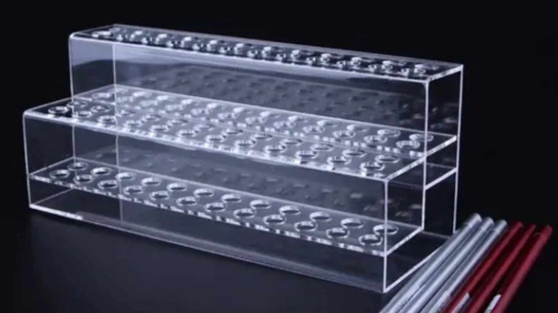 Acrylic Display Solutions in Retail Store Layouts