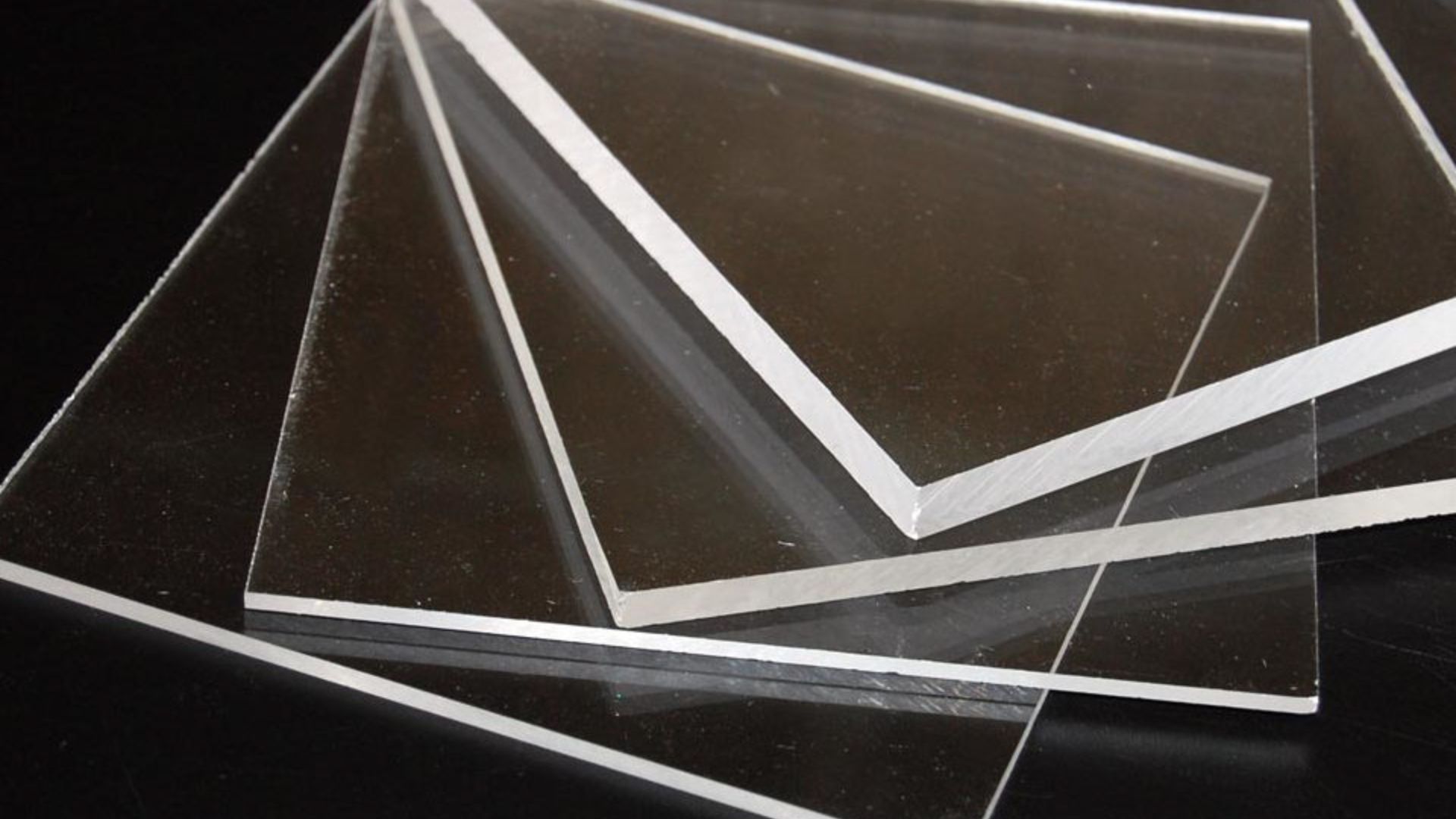 What Are the Key Benefits of Using Plexiglass Sheets 