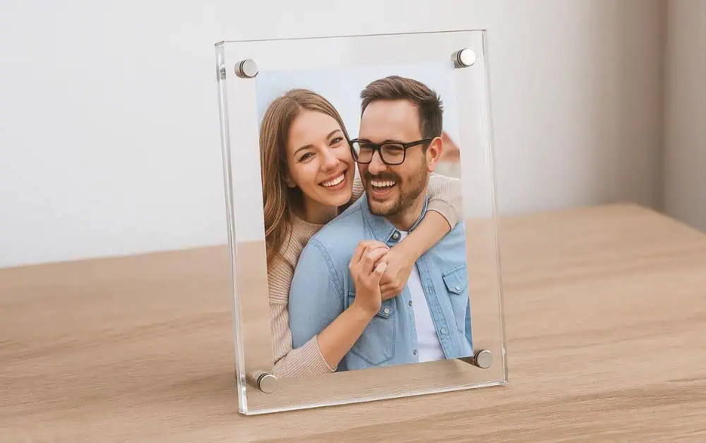 How Does Acrylic Framing Affect the Visual Impact of Photographs?