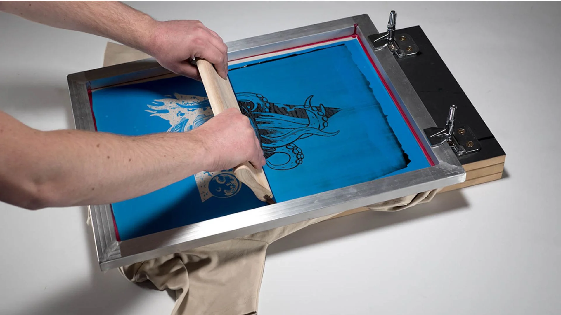 How Can Custom Acrylic Image Printing Add a Modern Touch to Your Space